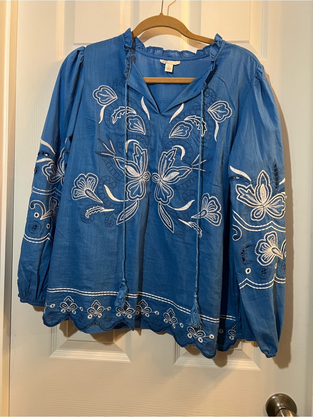 🦋 NWOT Cato Blue Embroidered Peasant Tunic size large